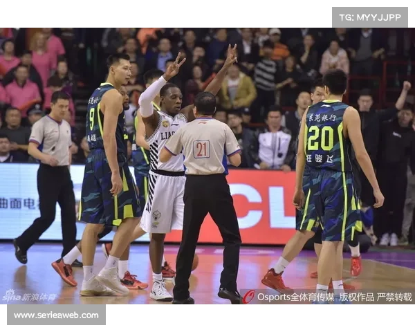 京辽对决上演,北京豪华阵容面临辽宁整体篮球考验。 京辽对决上演,北京豪华阵容面临辽宁整体篮球考验。